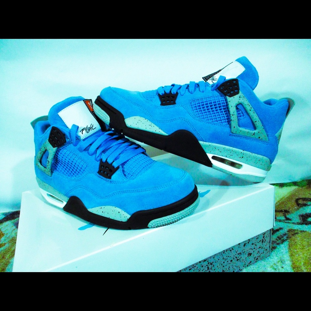 Sold :) Nike Air Jordan Retro 4 ‘UNC’ Sz 10.5